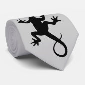 順次に上っているトカゲ ネクタイ (ロール)