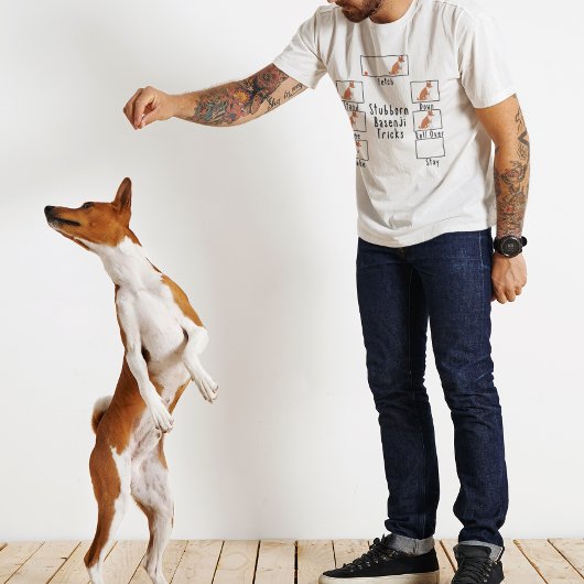 頑固なバセンジーのトリック ユーモア 面白い犬 赤 Tシャツ