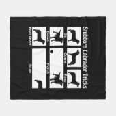 頑固なラブラドールレトリエバードッグトリックのユーモア フリースブランケット (正面(横))