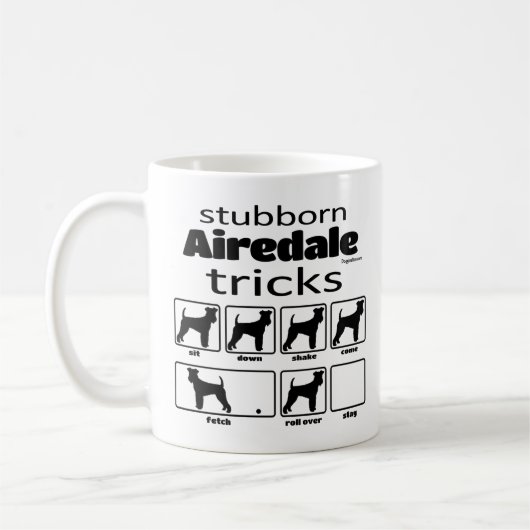 頑固なAiredale Terrierトリック コーヒーマグカップ (左)