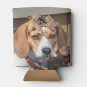 頭おもしろいに葉のどんぐりを持つビーグル 缶クーラー (裏面)