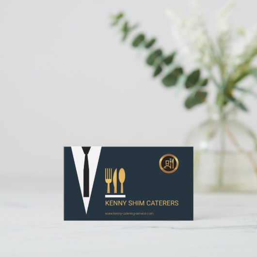頭が切れるなウェイターの青いスーツの金ゴールドの食事用器具類の道具 名刺 (スタンド正面)