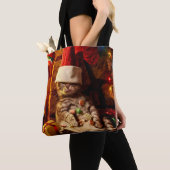 頭にストッキングを付けた猫 トートバッグ (クローズアップ)