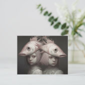 頭にピンクの魚が浮かぶ双子ホラーAIアート ポストカード (スタンド正面)