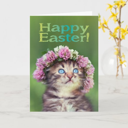 頭に花をつけたかわいい子猫たちがイースター カード (黄色い花)