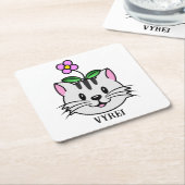 頭に花を咲かせたかわいい漫画ネコ スクエアペーパーコースター (アングル)