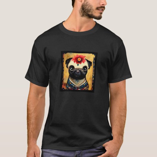 頭に花を飾ったキュートなパグ トラディショナル Tシャツ (正面)