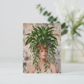 頭に観葉植物を乗せたレディ ポストカード (スタンド正面)