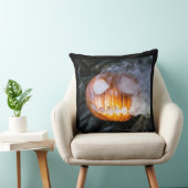 頭のない馬乗りのジャック・オ・ランタンが炎の頭を上げる クッション (椅子)