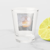 頭のない馬乗りのジャック・オ・ランタンが炎の頭を上げる ショットグラス (裏面)