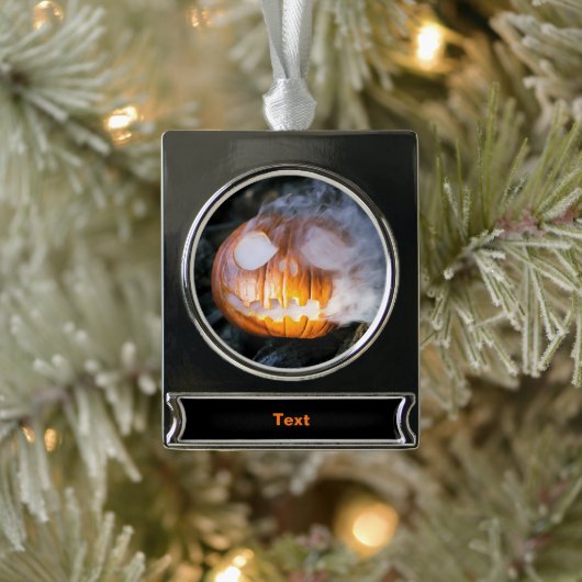 頭のない馬乗りのジャック・オ・ランタンが炎の頭を上げる シルバープレートバナーオーナメント (ツリー)