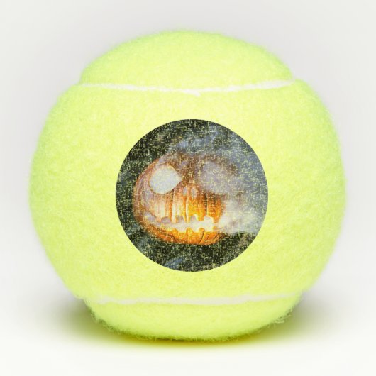 頭のない馬乗りのジャック・オ・ランタンが炎の頭を上げる テニスボール (正面)