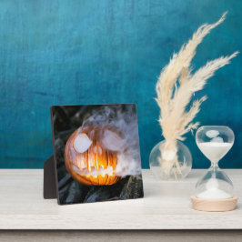 頭のない馬乗りのジャック・オ・ランタンが炎の頭を上げる フォトプラーク