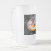 頭のない馬乗りのジャック・オ・ランタンが炎の頭を上げる フロストグラスビールジョッキ (正面左)