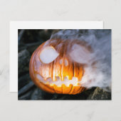 頭のない馬乗りのジャック・オ・ランタンが炎の頭を上げる ポストカード (正面/裏面)