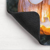 頭のない馬乗りのジャック・オ・ランタンが炎の頭を上げる マウスパッド (コーナー)