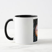 頭のない馬乗りのジャック・オ・ランタンが炎の頭を上げる マグカップ (左)