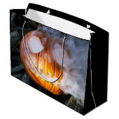 頭のない馬乗りのジャック・オ・ランタンが炎の頭を上げる ラージペーパーバッグ (裏面アングル)