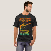 頭の中でギターを弾いている俺って面白いミュージシャン Tシャツ (正面フル)