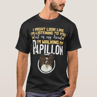 頭の中で私は私のパピロンスパニエル犬と歩くしている Tシャツ