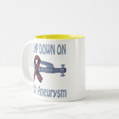 頭脳動脈瘤のマグで締め金で止めて下さい ツートーンマグカップ (正面左)