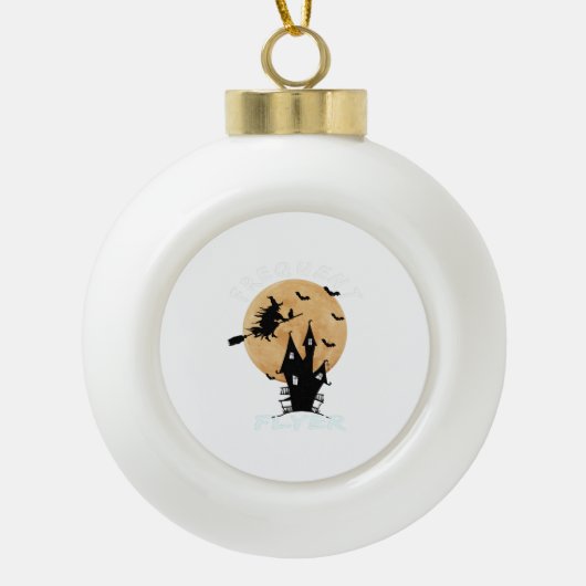 頻繁フライヤーウィッチハロウィーンTシャツパーフェクト セラミックボールオーナメント (正面)