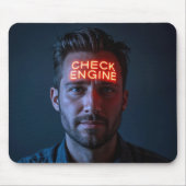 額にチェックエンジンのサインを付けた人 マウスパッド (正面)
