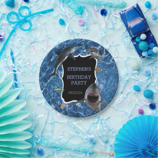 顎のように白い素晴らしサメ誕生日 ペーパープレート (パーティー)