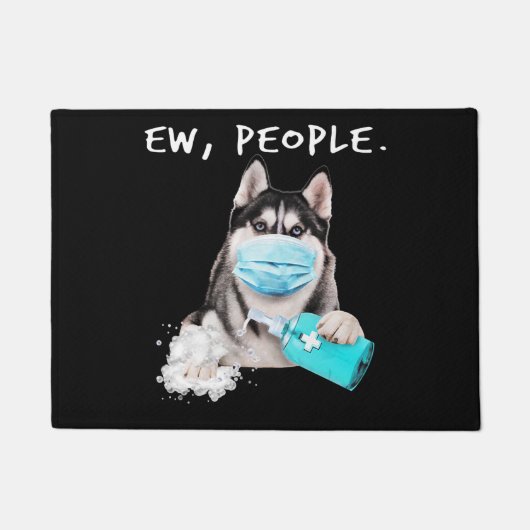 顔おもしろいマスクギフトを着たハスキーな新人犬 ドアマット (正面)