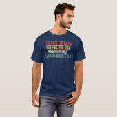 顔が箱の中に埋まってたら、箱の外のことが考えにくい Tシャツ (正面フル)