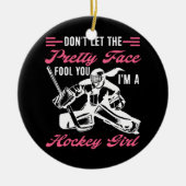 顔にホッケーかわいらしなんて騙されちゃダメ セラミックオーナメント (正面)