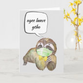 顔にマスクをつけたスローガンが愛を語る カード (黄色い花)