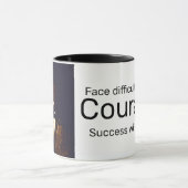 顔の困難は勇気を出して成功後を追する マグカップ (中央)