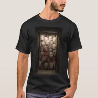 顔の赤いペンキ Tシャツ