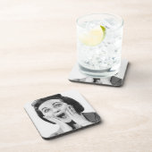 顔を作っている女性 コースター (右側)