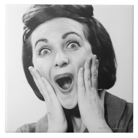 顔を作っている女性 タイル (正面)