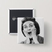 顔を作っている女性 缶バッジ (正面&裏面)