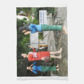 顔を引っ張る キッチンタオル (縦)