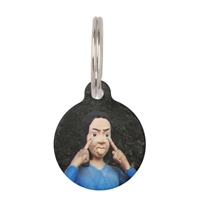 顔を引っ張る ペット　ネームタグ (正面)