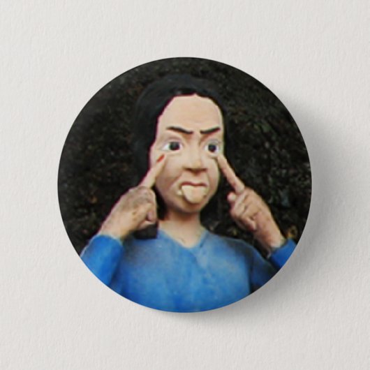 顔を引っ張る 缶バッジ (正面)