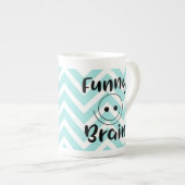 顔を搭載するおもしろいな頭脳 ボーンチャイナマグカップ (正面右)