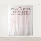 顔を赤らめる花嫁お別れパーティーの背景　キス・ザ・ミス タペストリー (正面)