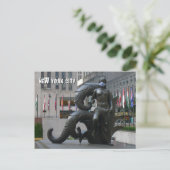 顔マスクを着た少女 – NYC Hポストカード ポストカード (スタンド正面)