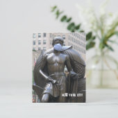 顔マスクを着用した青少年像 – NYC Vはがき ポストカード (スタンド正面)