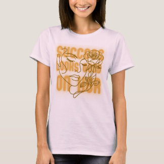 顔ラインアート女性エンパワーメント引用文黄色 Tシャツ