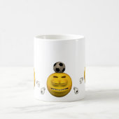 顔文字はフットボール、漫画のスタイルを遊びます コーヒーマグカップ (中央)