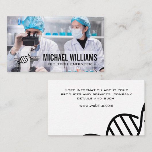 顕微鏡を通して見ている科学者 名刺 (正面/裏面)