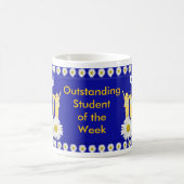 顕著な学生-デイジーはマグ咲きます コーヒーマグカップ (中央)