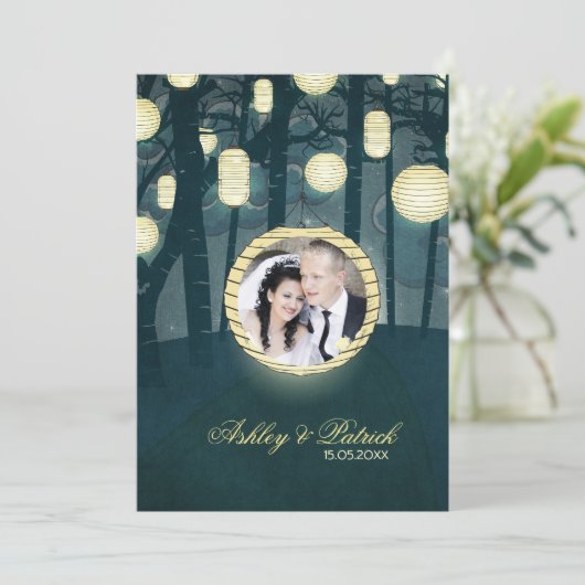 願いのランタンの夢の森林はあなたの写真の結婚式を加えます 招待状 (スタンド正面)