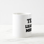 顧問を学んでいるチーム コーヒーマグカップ (中央)